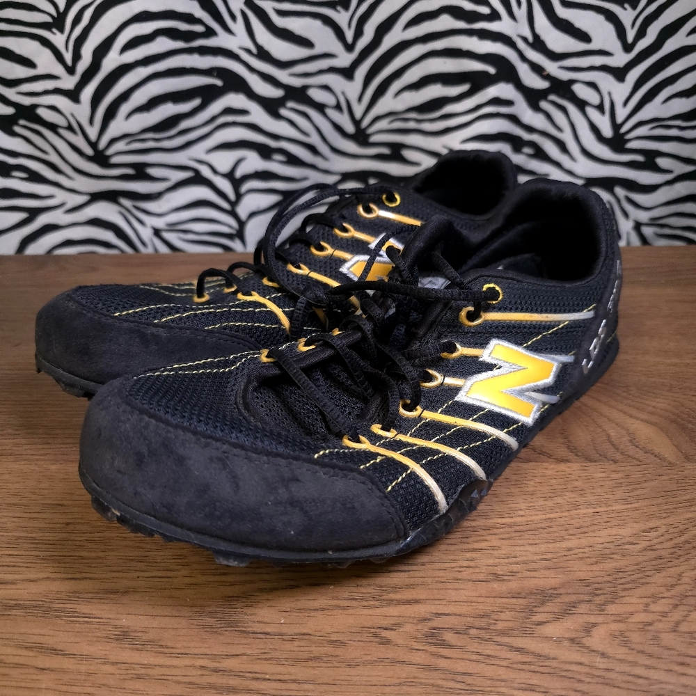AUC 0422 Thrifted Womens Sz. 9 New Balance Track Spikes Shoes GWOSLOO.98